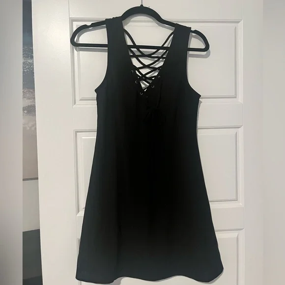 🔴5 for $25- Brigitte Bailey black shift dress M - Picture 1 of 2